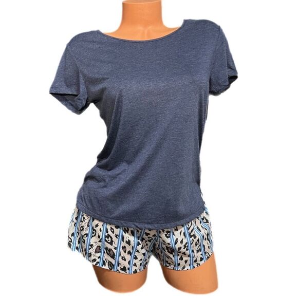 Victoria’s Secret Soft short sleeve top & animal print shorts pajama Set blue Xs - Picture 3 of 3